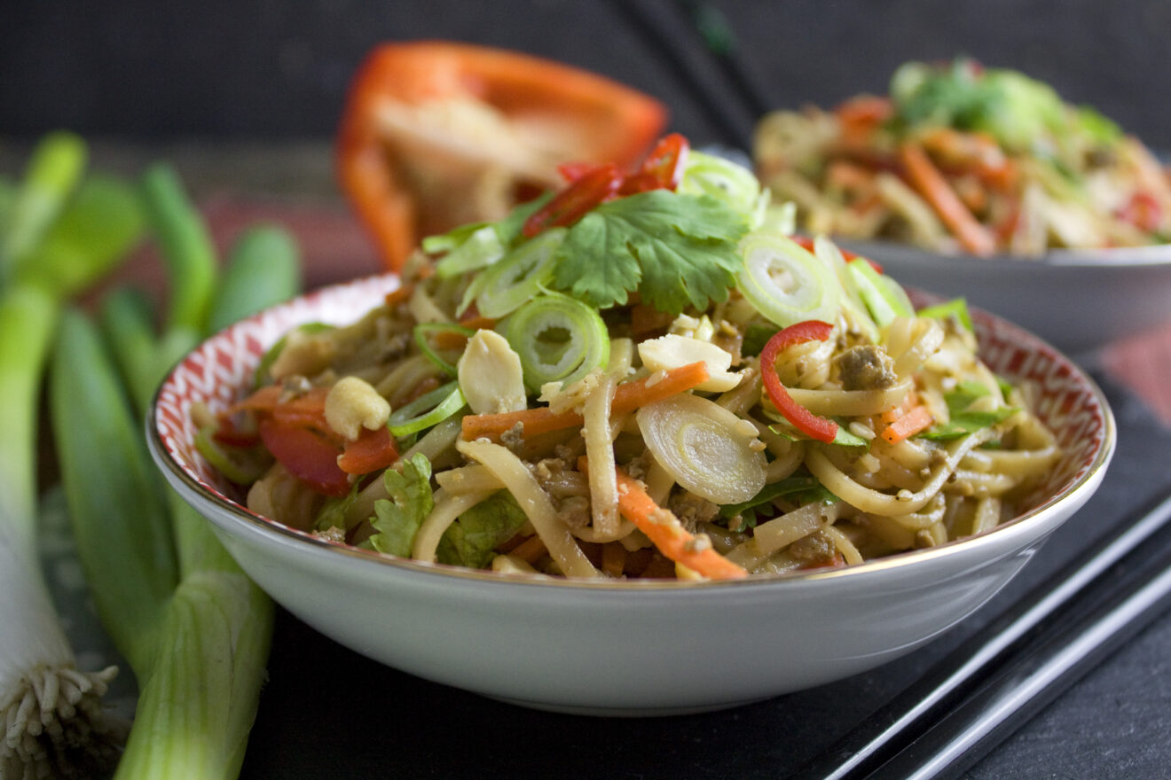 Reisnudel-Gemüse-Salat mit Erdnuss-Dressing | Toastenstein.com