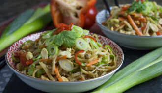 Reisnudel-Gemüse-Salat mit Erdnuss-Dressing | Toastenstein