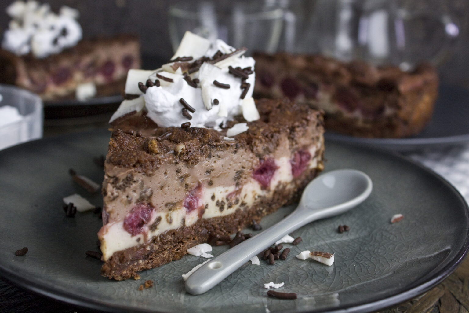 Schoko-Kokos-Käsekuchen mit Kirschen - Toastenstein.com