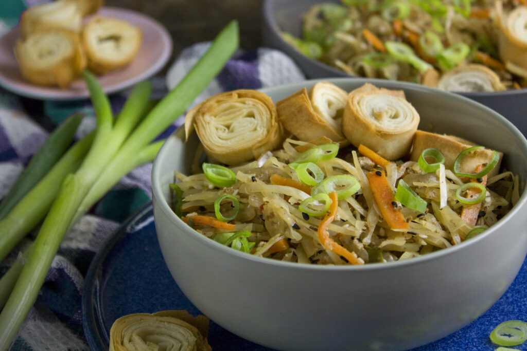 Frühlingsrollen-Bowl mit Filo-Schnecken | Toastenstein