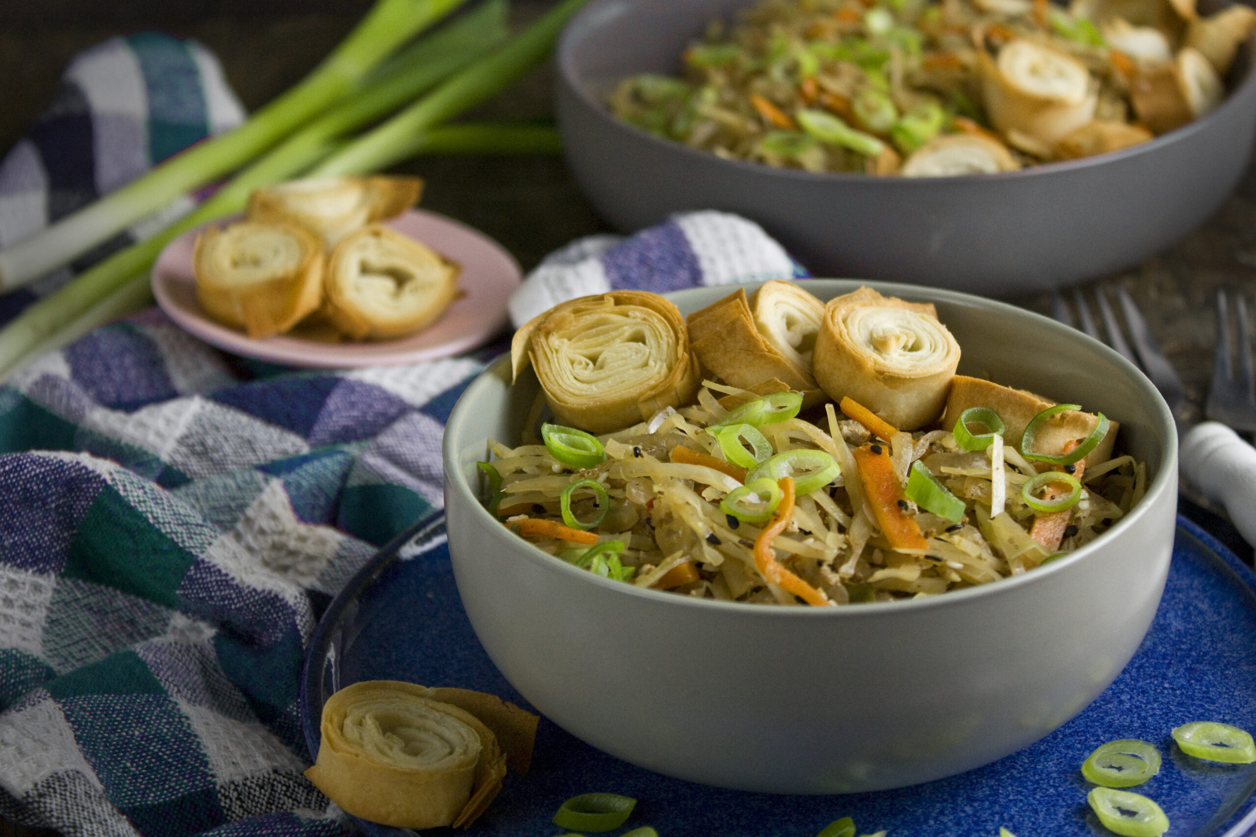 Frühlingsrollen-Bowl mit Filo-Schnecken | Toastenstein