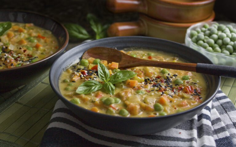 Würzige Konfetti-Hummus-Suppe | Toastenstein