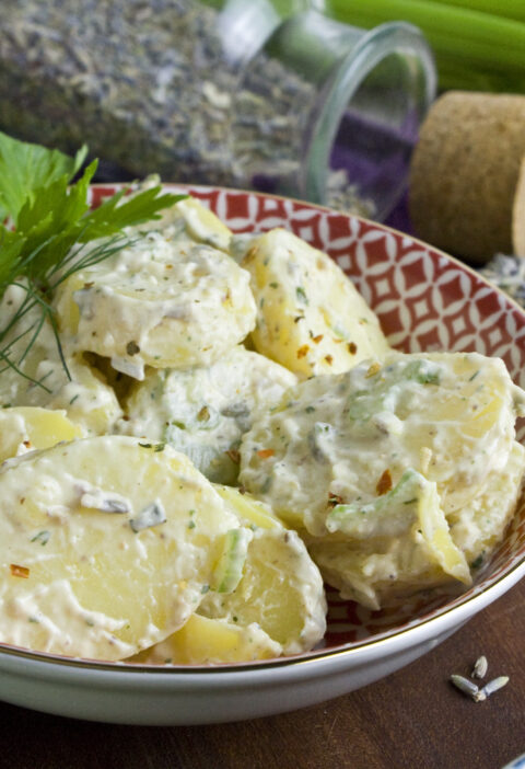 Lavendel-Senf-Kartoffelsalat [Frankenfood] | Toastenstein