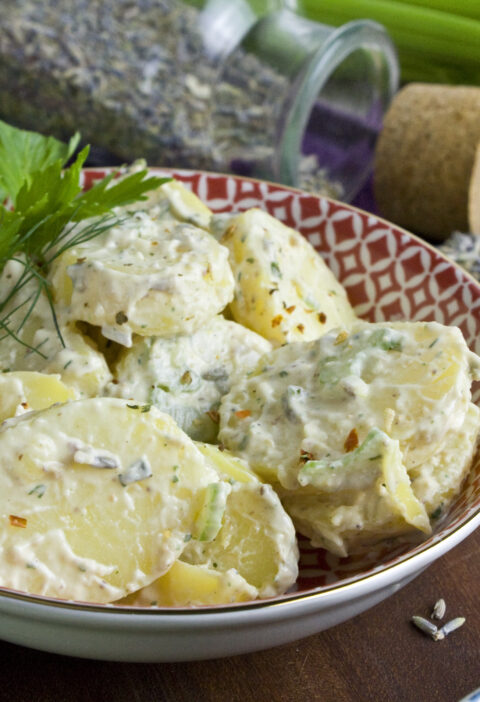 Lavendel-Senf-Kartoffelsalat [Frankenfood] | Toastenstein