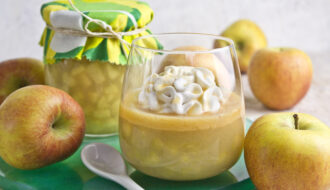 Apfel-Grütze mit Vanille und Ingwer