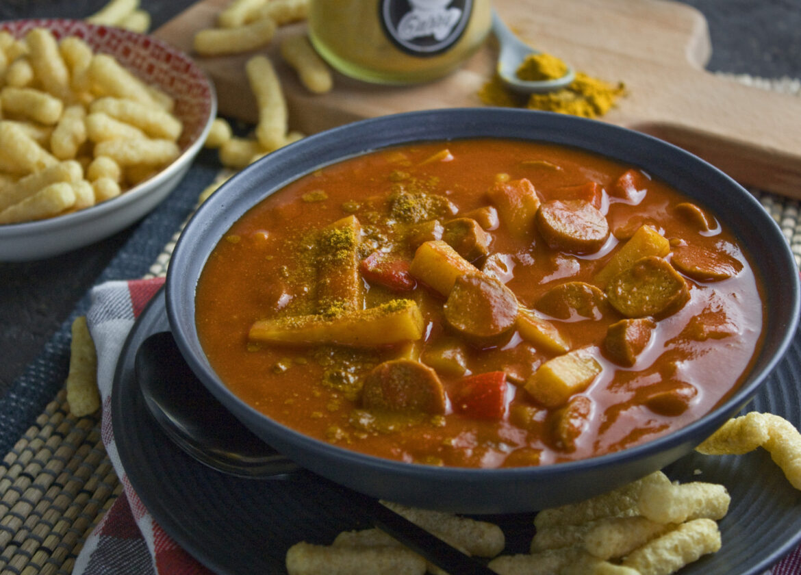 Currywurst-Pommes-Suppe