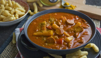 Currywurst-Pommes-Suppe