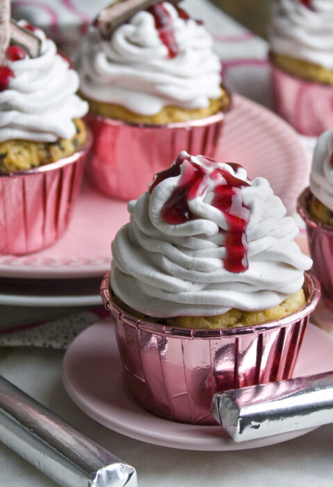 Vegane Joghurt-Erdbeer-Cupcakes – wie Yogurette!