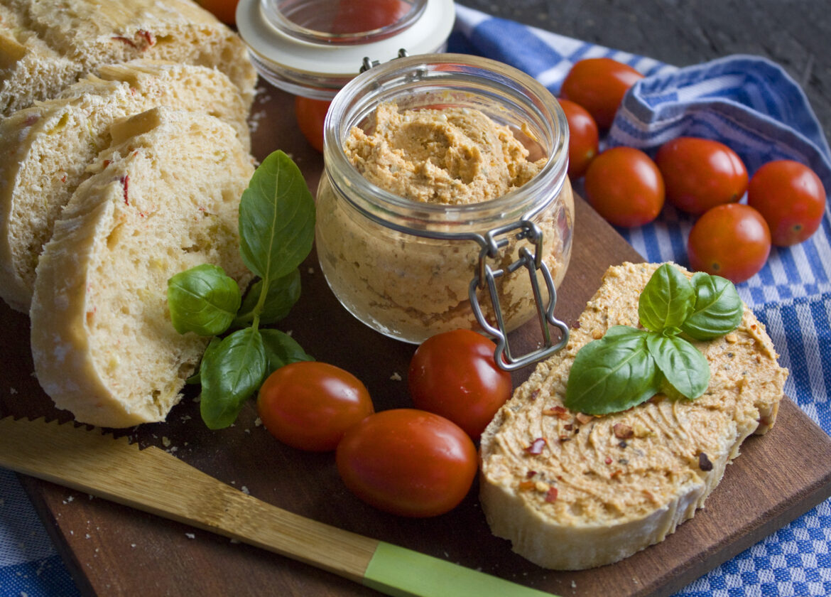 Veganer Feta-Tomaten-Aufstrich