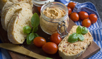 Veganer Feta-Tomaten-Aufstrich