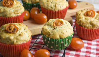 Caprese-Muffins mit Tomate und Mozzarella