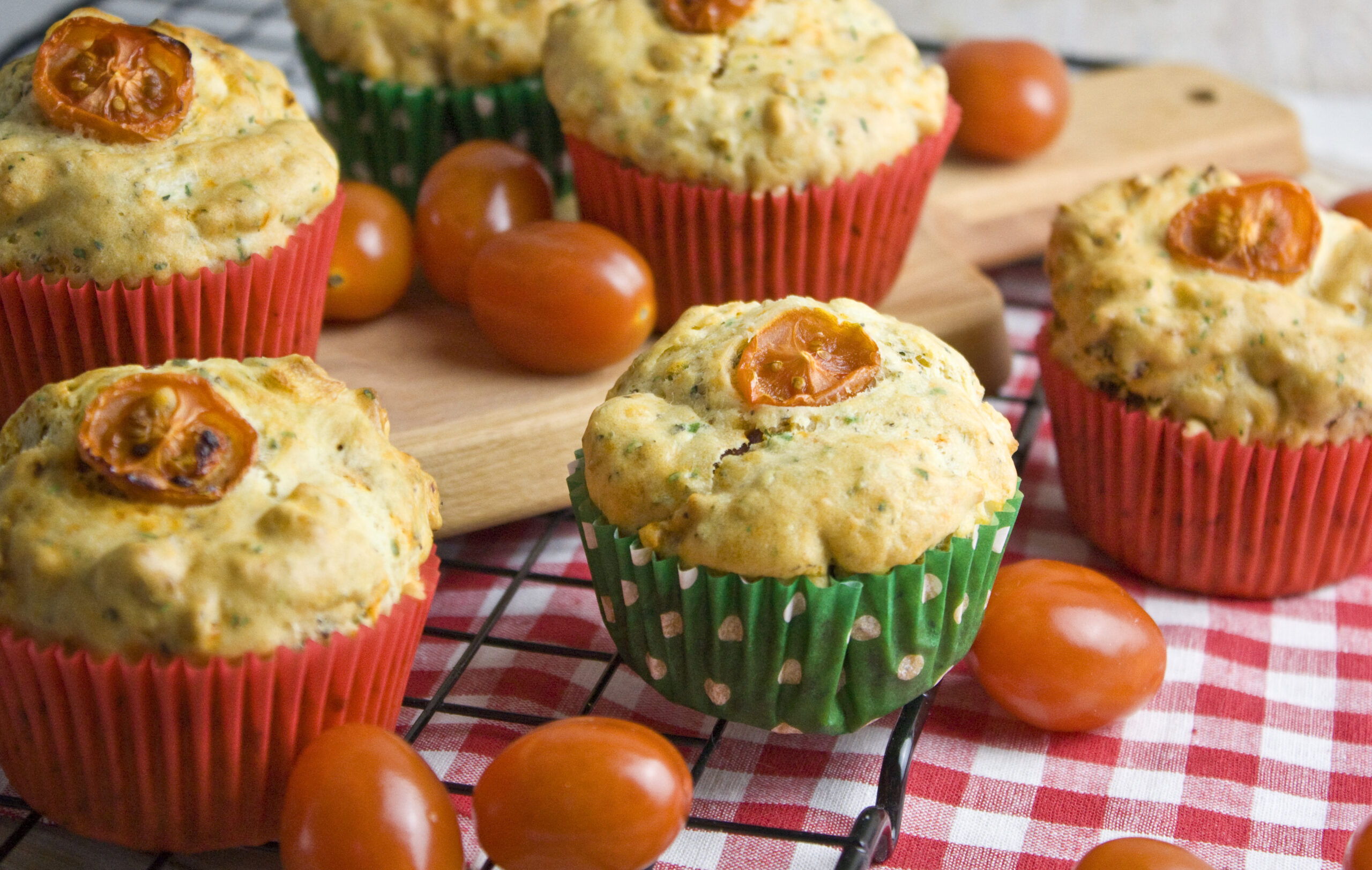 Caprese-Muffins mit Tomate und Mozzarella