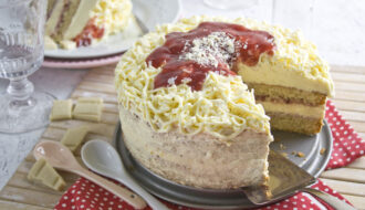 Vegane Spaghettieis-Torte