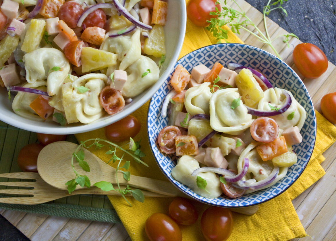 Veganer Tortellini-Hawaii-Salat