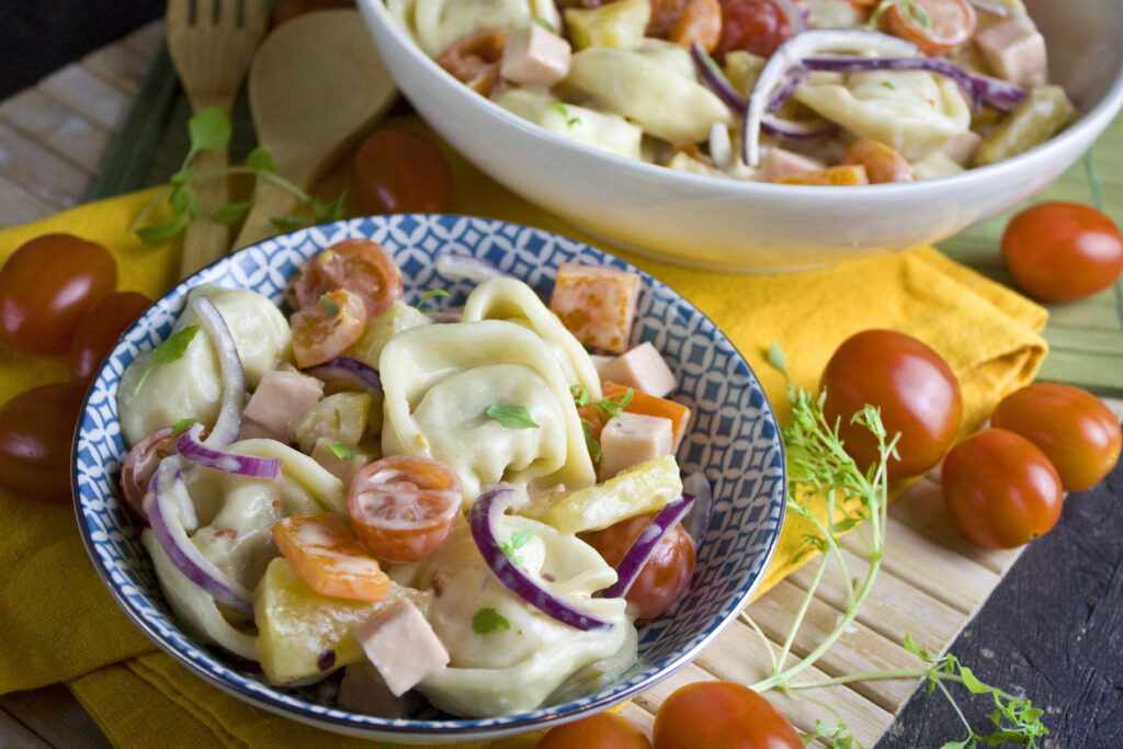 Veganer Tortellini-Hawaii-Salat