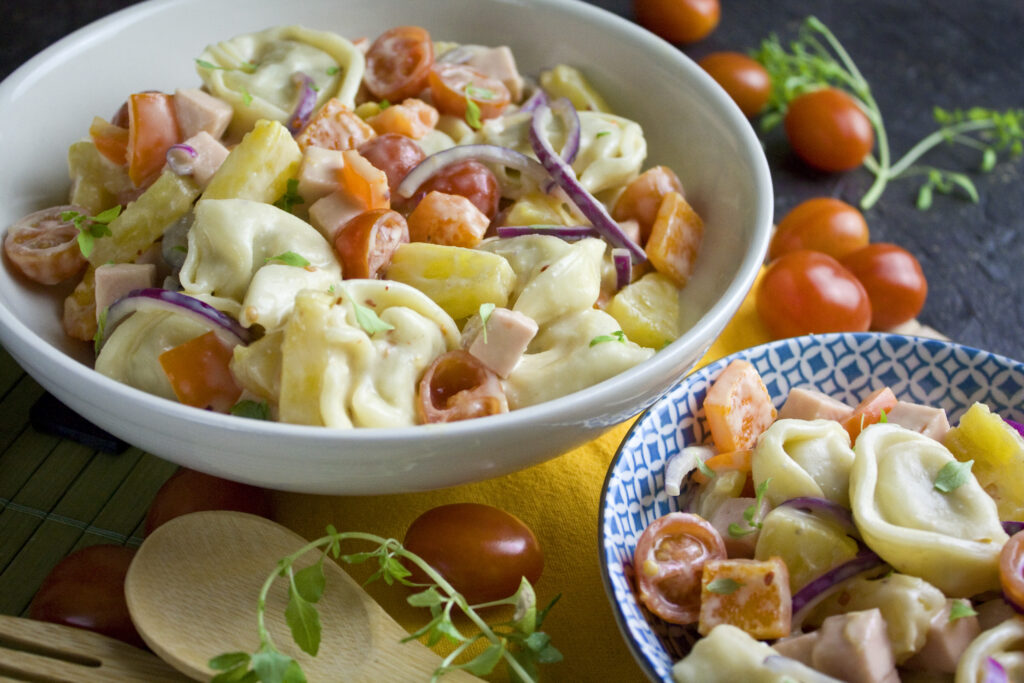 Veganer Tortellini-Hawaii-Salat