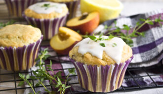 Zitronen-Thymian-Muffins mit Nektarinen