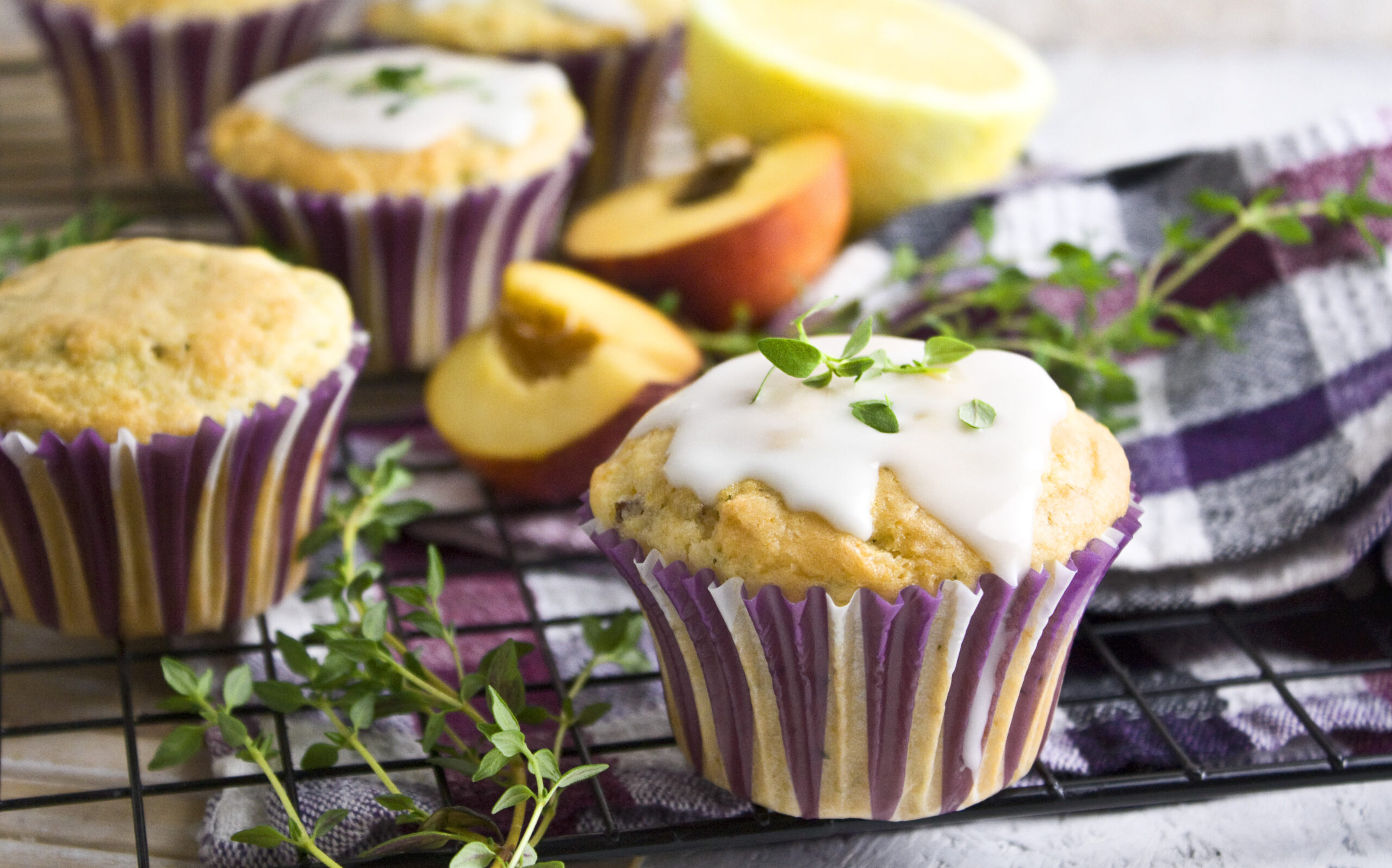 Zitronen-Thymian-Muffins mit Nektarinen