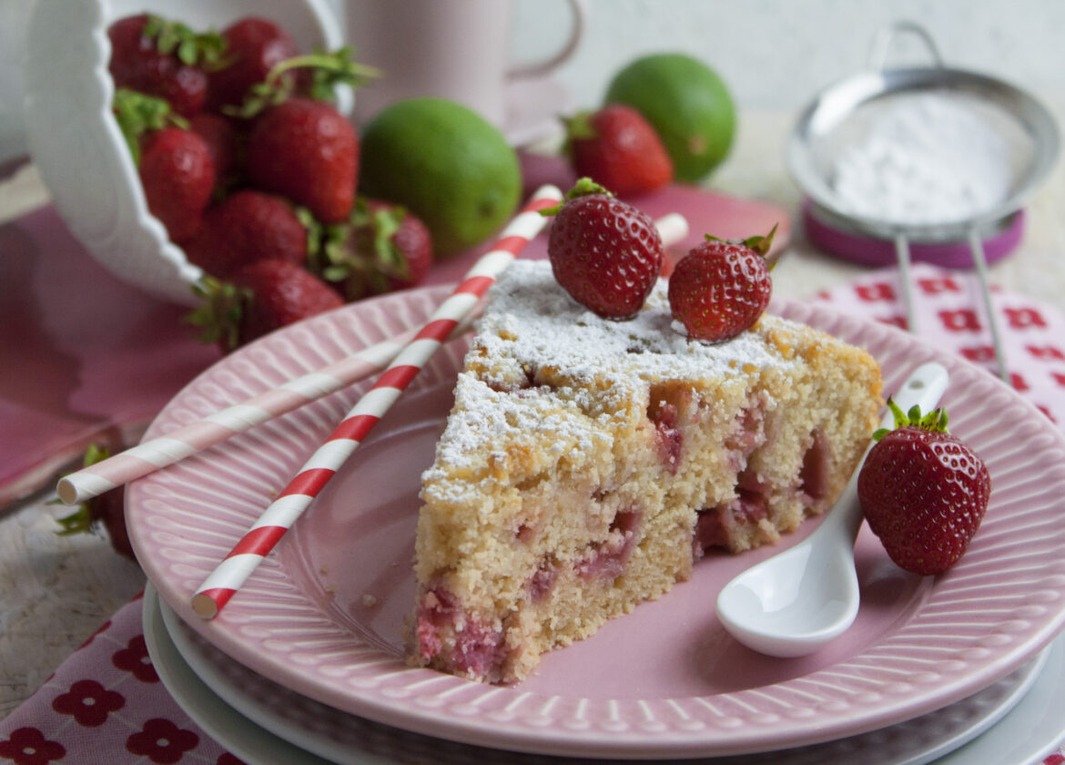 Erdbeer-Grieß-Kuchen mit Limette