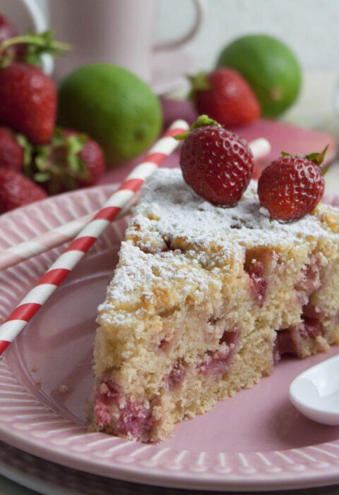 Erdbeer-Grieß-Kuchen mit Limette