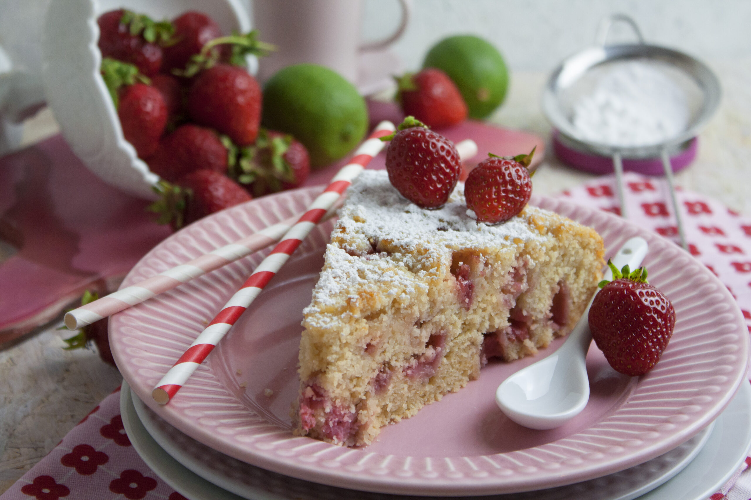 Erdbeer-Grieß-Kuchen mit Limette