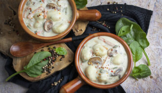 Cremige Gnocchi-Suppe mit Gemüse