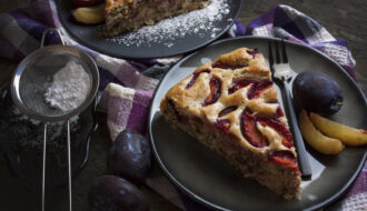 Saftiger Pflaumen-Pumpernickel-Kuchen