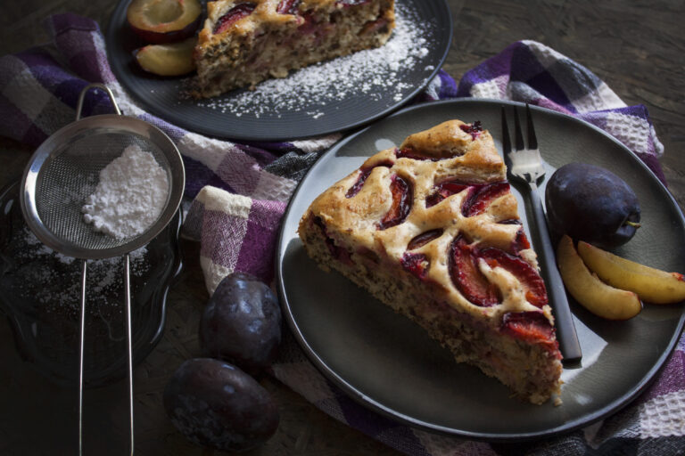 Saftiger Pflaumen-Pumpernickel-Kuchen