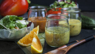 Senf-Dressing in drei Varianten