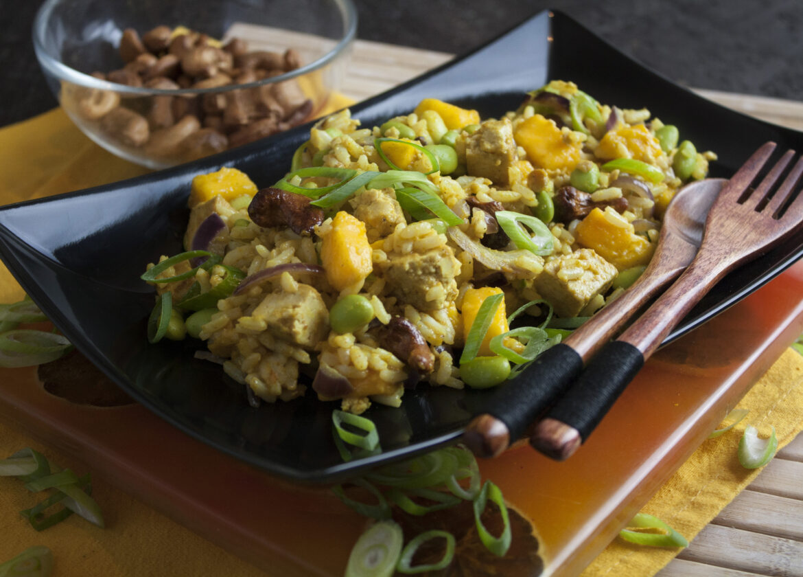 Vegane Mango-Cashew-Reispfanne