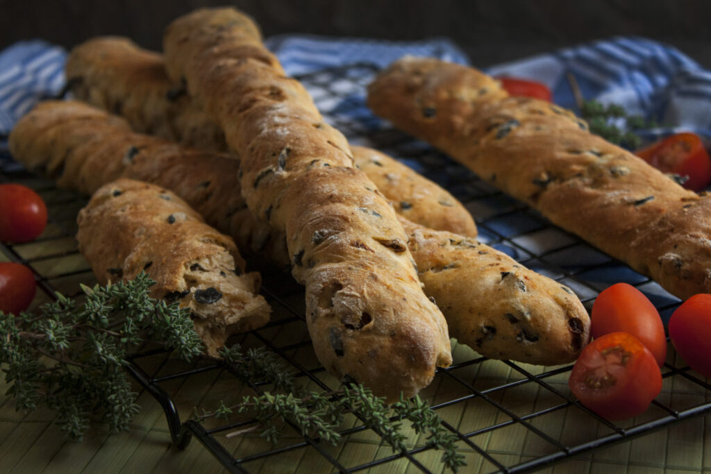 Mediterrane Brotsticks - Perfekt zum Dippen!