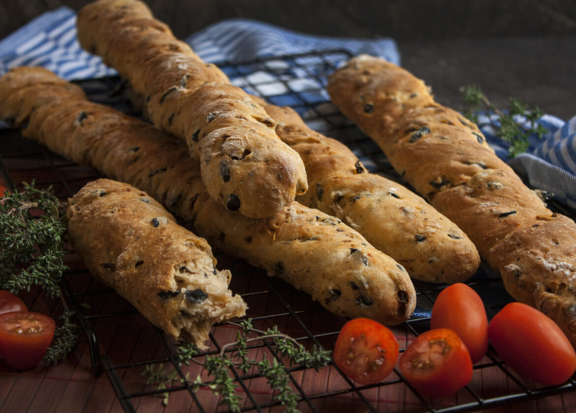 Mediterrane Brotsticks - Perfekt zum Dippen!