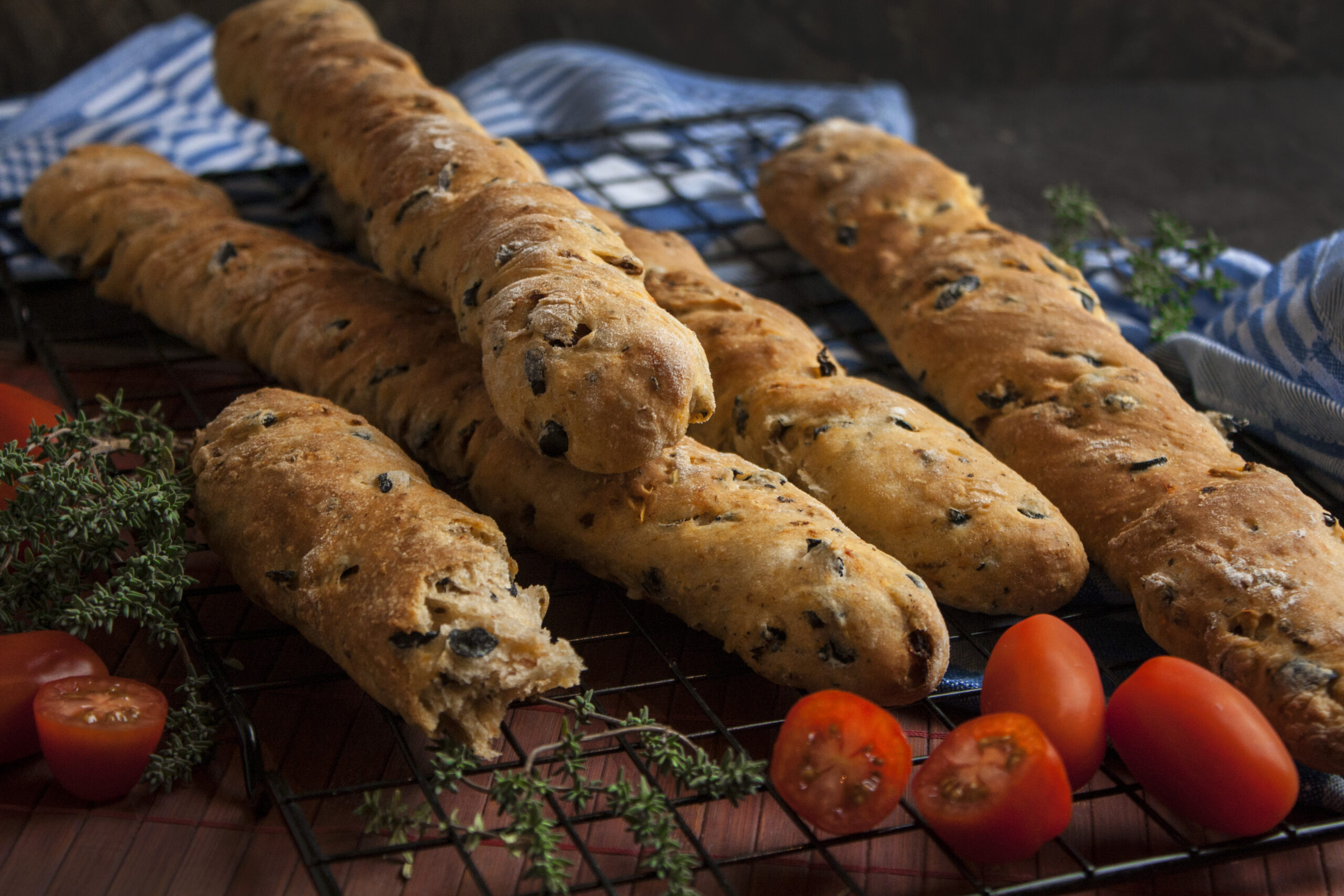 Mediterrane Brotsticks - Perfekt zum Dippen!