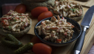 Tofu-Paprika-Salat für auf's Brot