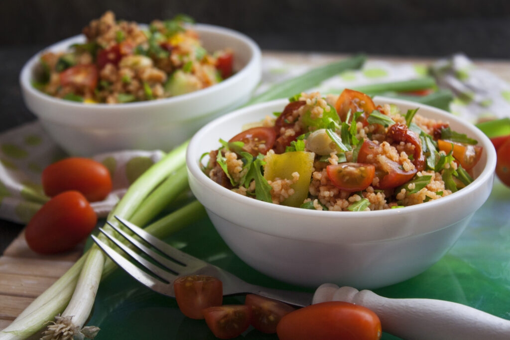 Rucola-Couscous-Salat mit Tomaten