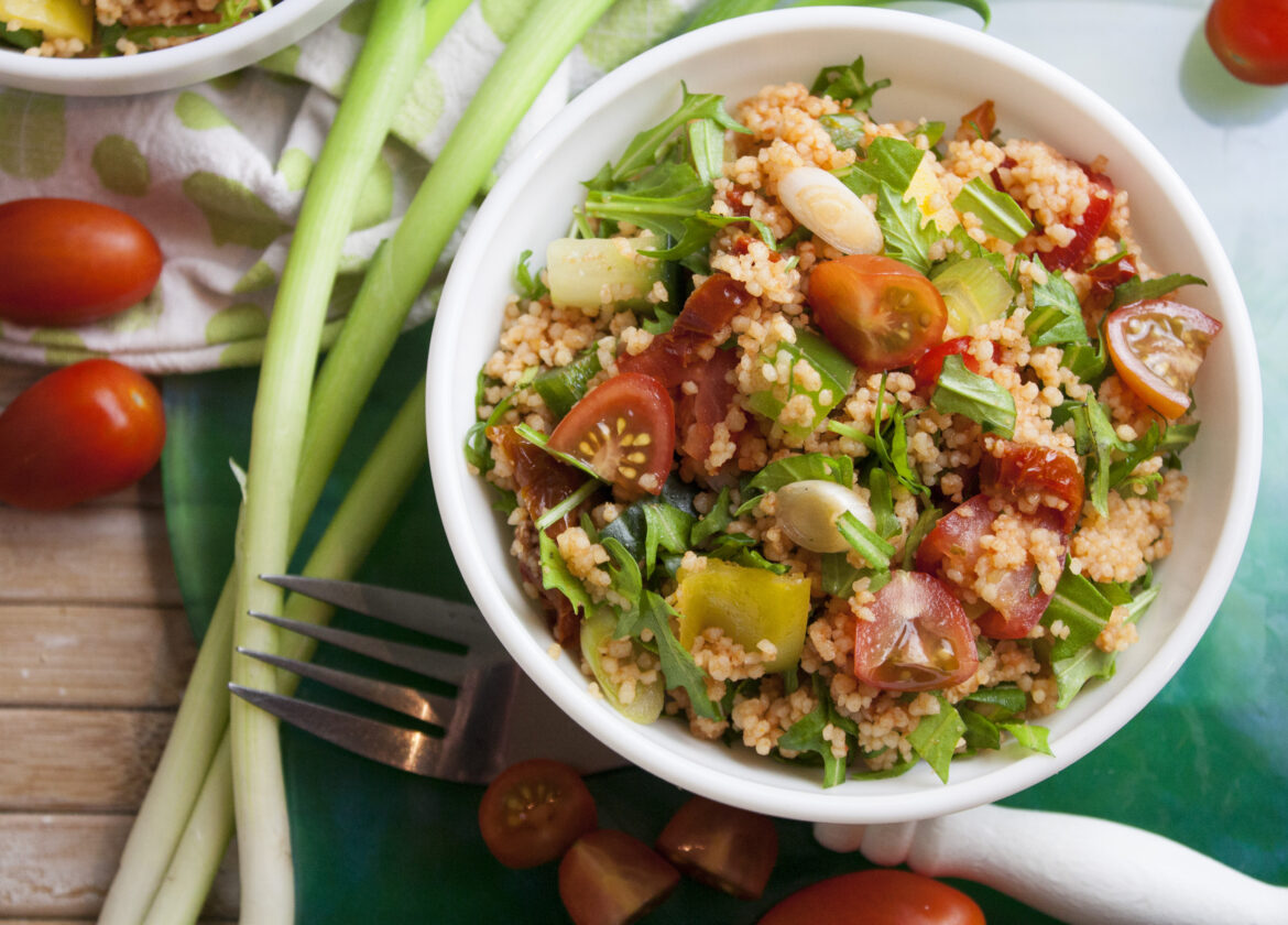 Rucola-Couscous-Salat mit Tomaten