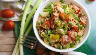 Rucola-Couscous-Salat mit Tomaten
