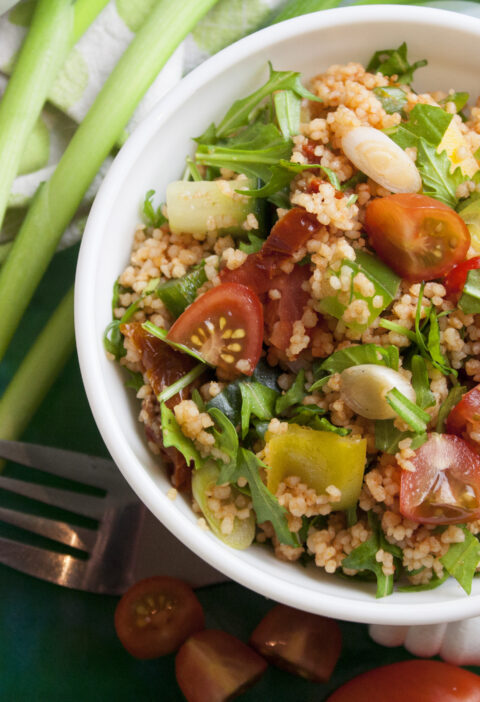 Rucola-Couscous-Salat mit Tomaten