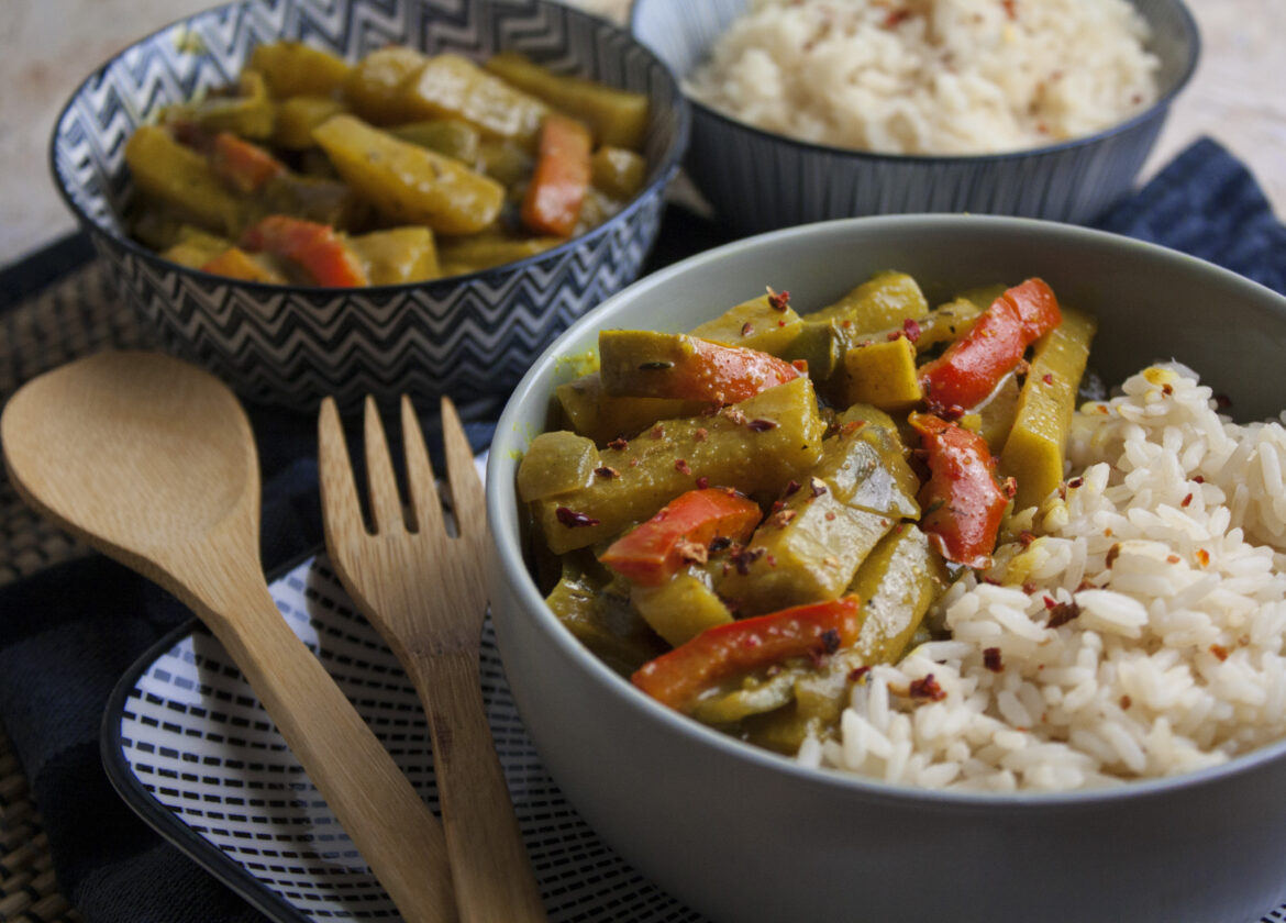 Würziges Kohlrabi-Curry mit Paprika