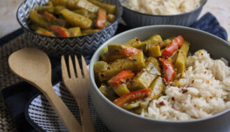 Würziges Kohlrabi-Curry mit Paprika