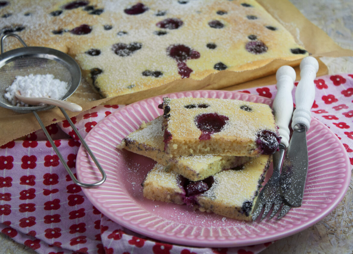 Süße Ofen-Pancakes mit Beeren