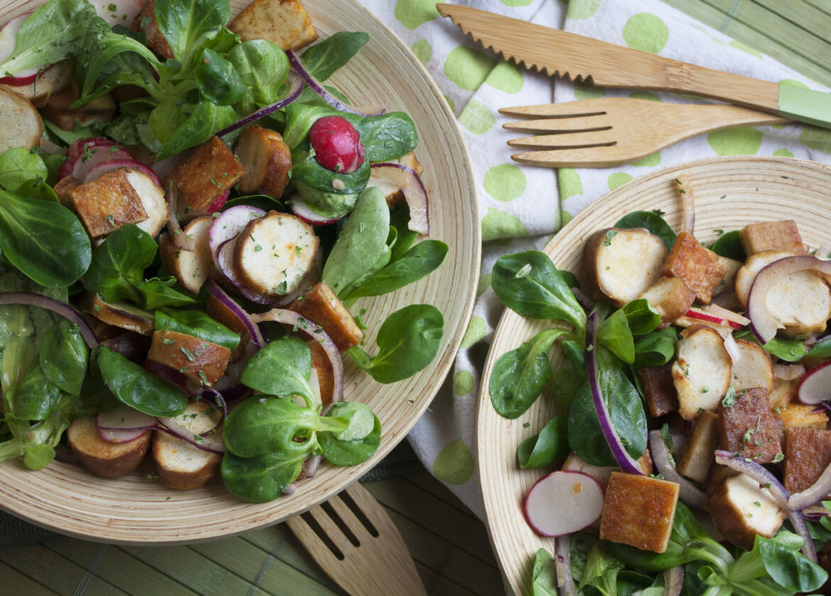 Frischer Brezel-Salat mit Tofu