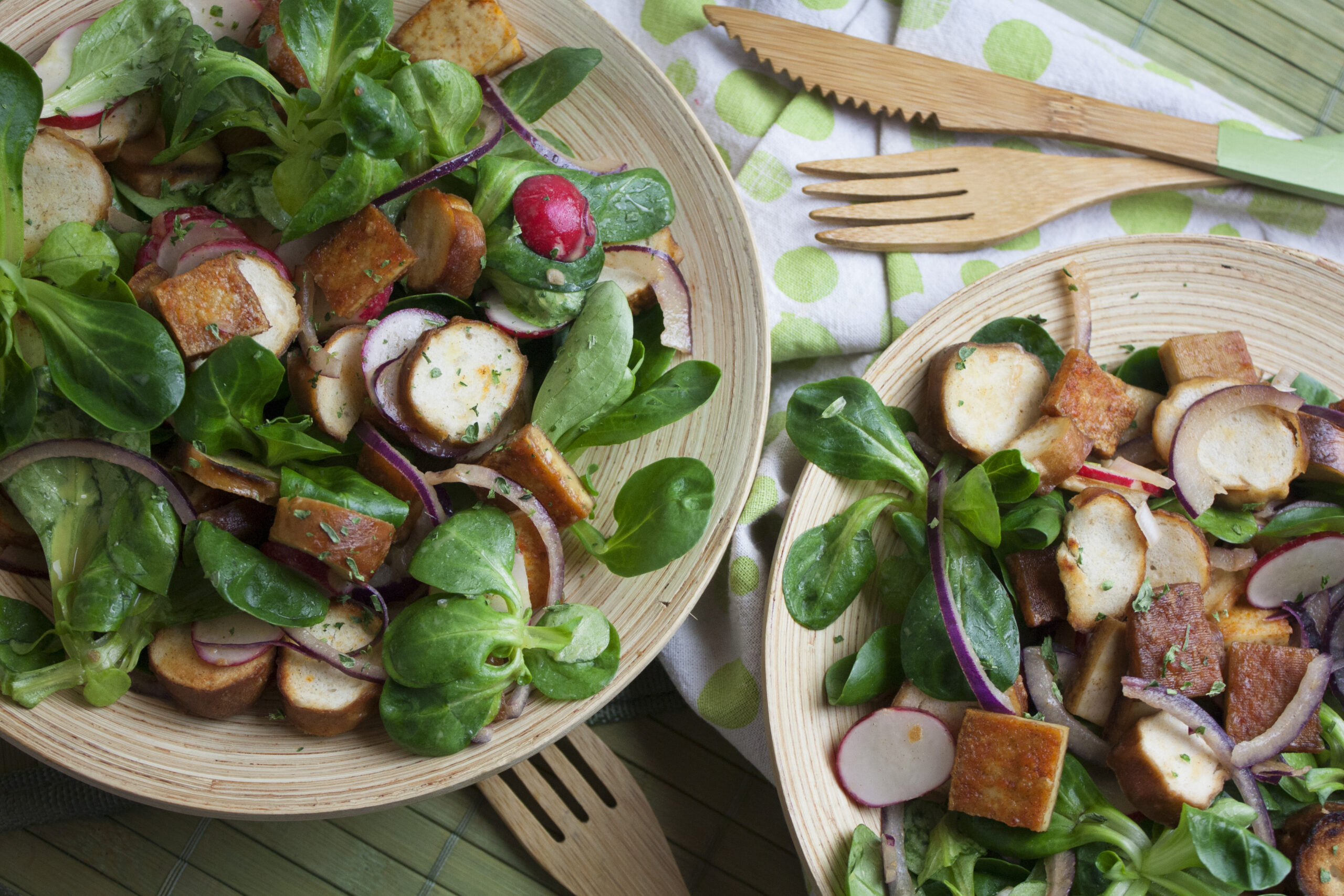 Frischer Brezel-Salat mit Tofu