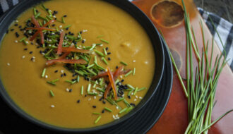 Karotten-Kokos-Suppe mit Curry
