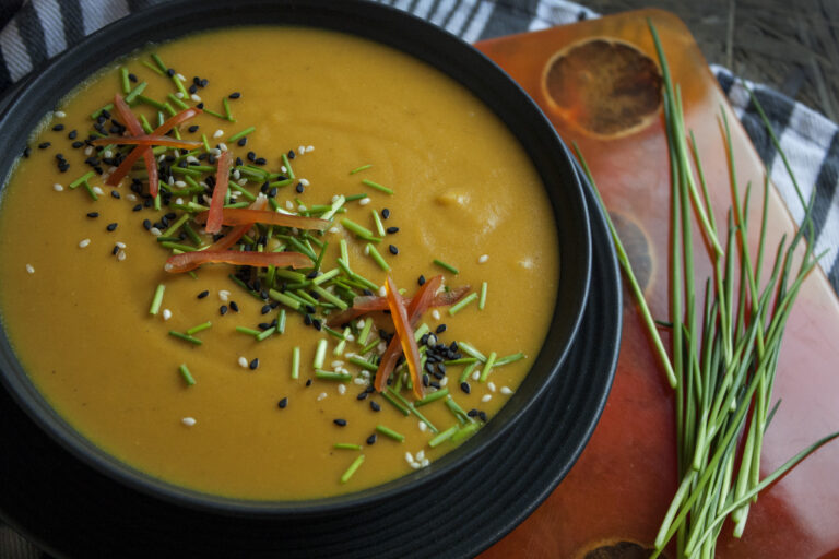 Karotten-Kokos-Suppe mit Curry