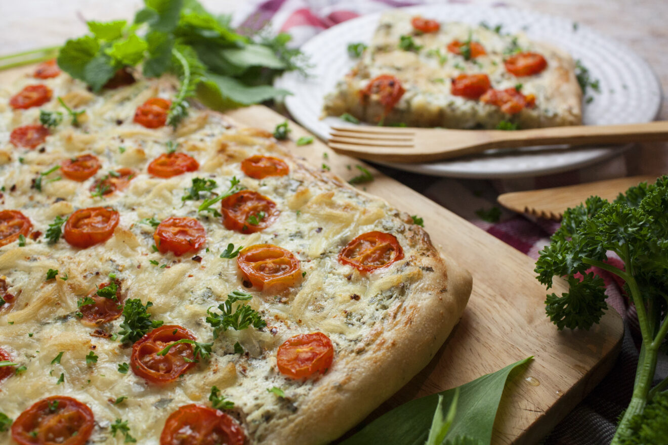 Knusprige Neun-Kräuter-Pizza | Toastenstein.com