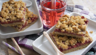 Erdbeer-Apfel-Schnitten mit Haferflocken
