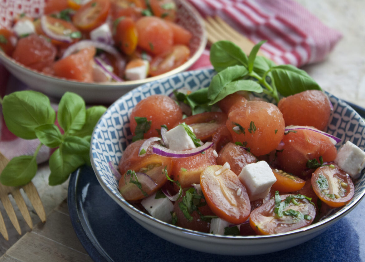 Melonen-Tomaten-Salat mit Basilikum