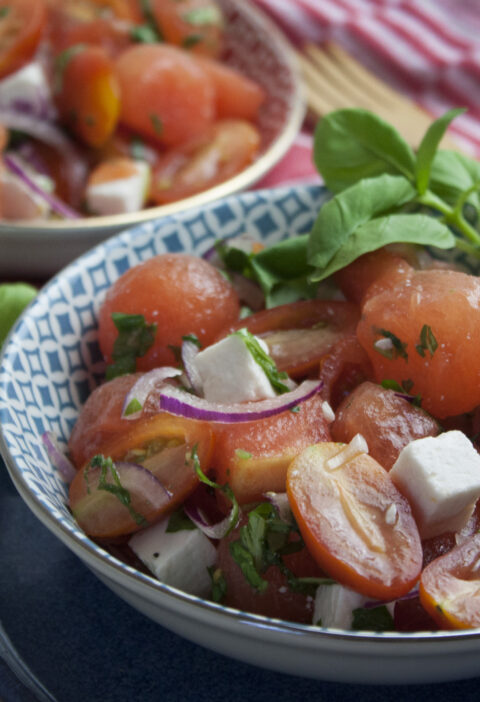 Melonen-Tomaten-Salat mit Basilikum