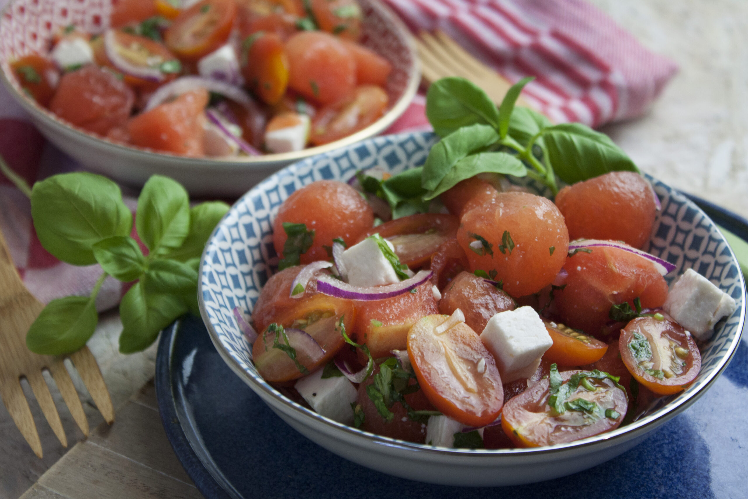 Melonen-Tomaten-Salat mit Basilikum